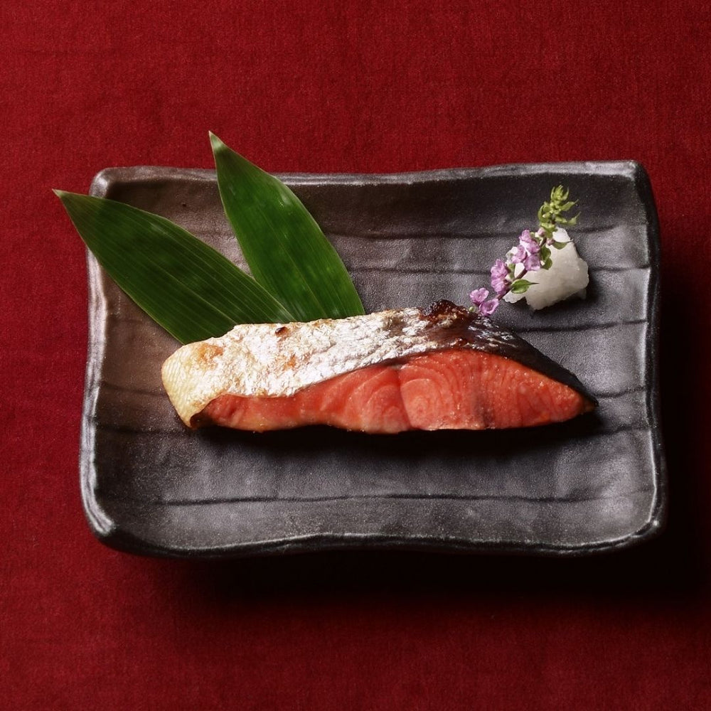 
                  
                    長期熟成鮭三種の味比べセット (秋鮭切身80g×2 紅鮭切身60g×2 時鮭切身60g×2)
                  
                
