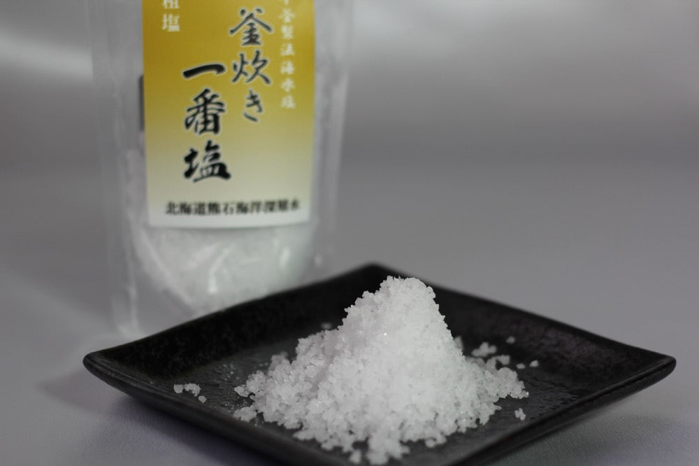 
                  
                    「熊石深層水の塩」釜炊き 一番塩 (粗塩) 100g×3
                  
                