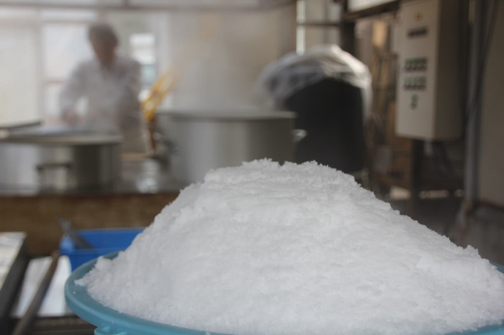 
                  
                    「熊石深層水の塩」釜炊き 一番塩 (粗塩) 100g×3
                  
                